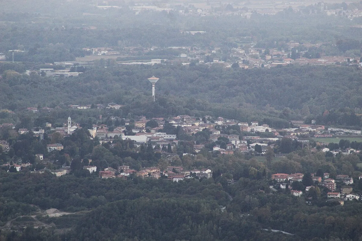 Veduta di Casnate con Bernate.