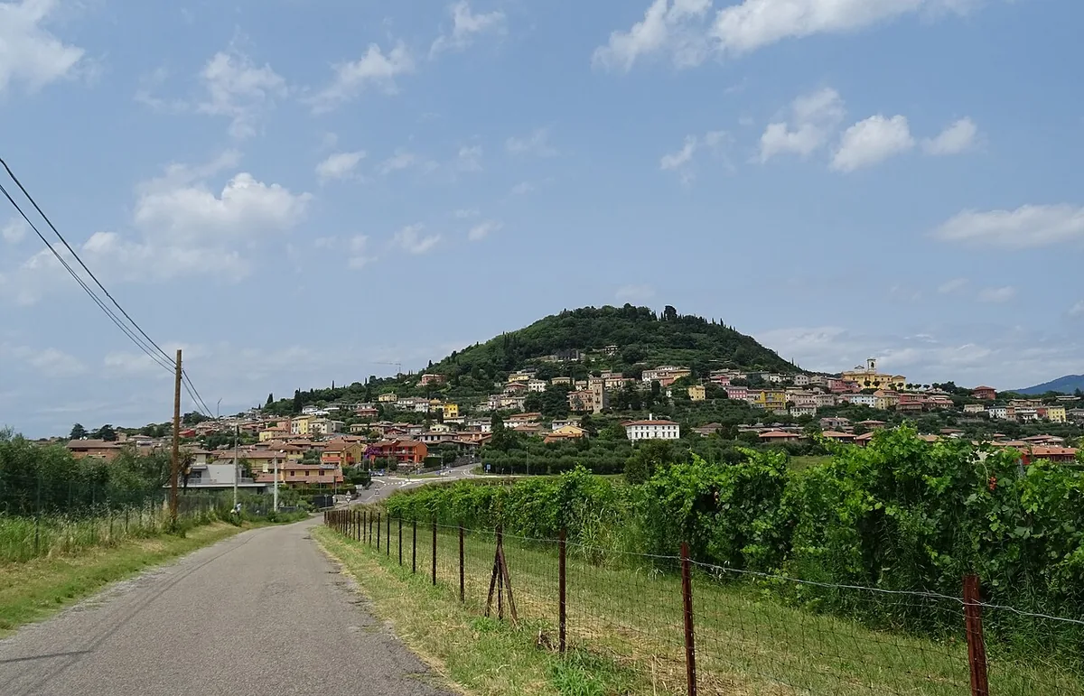 Veduta di Cavaion Veronese.
