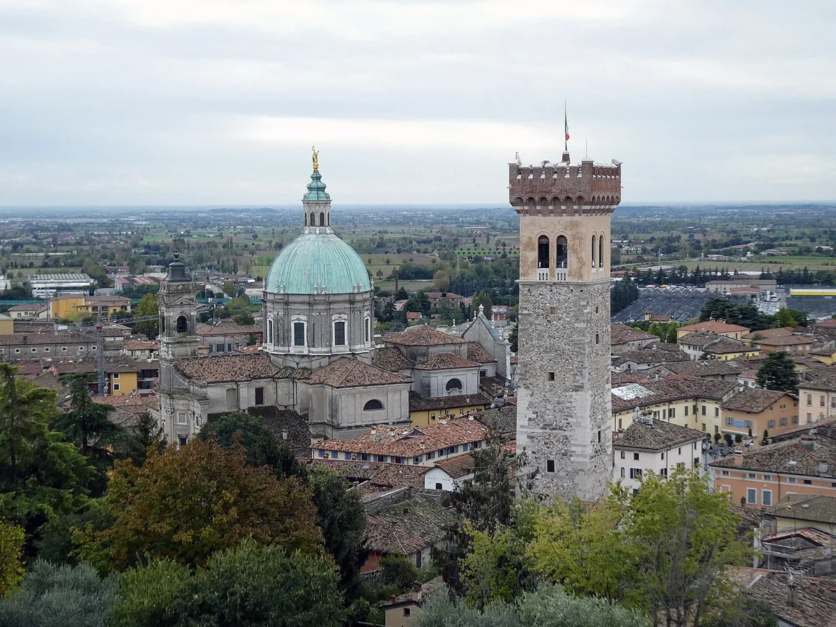 Veduta di Lonato del Garda.