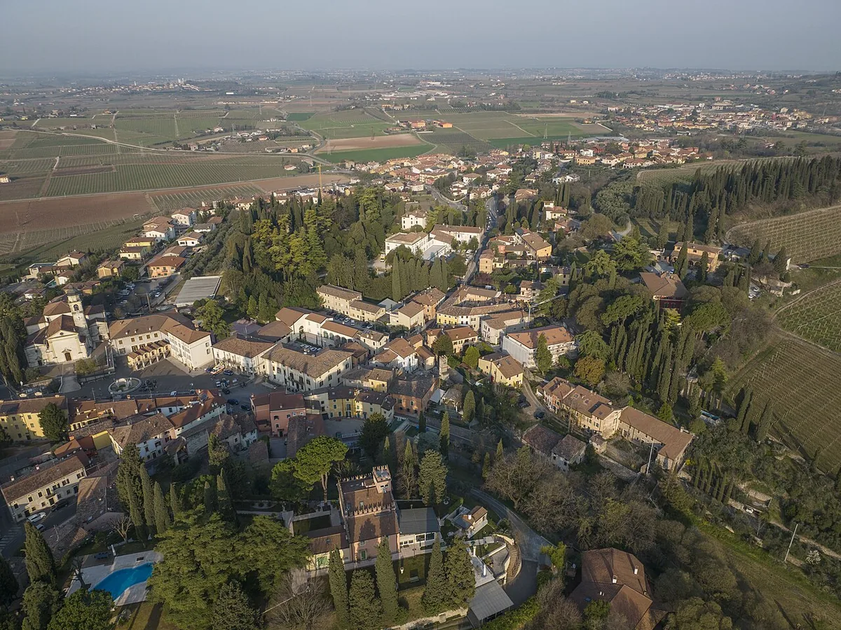 Veduta di Sona.